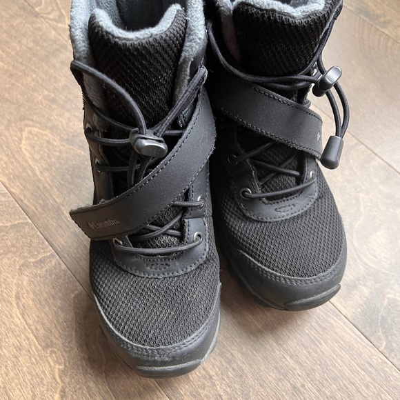 Snow Boots perfect conditions. - Picture 2 of 5